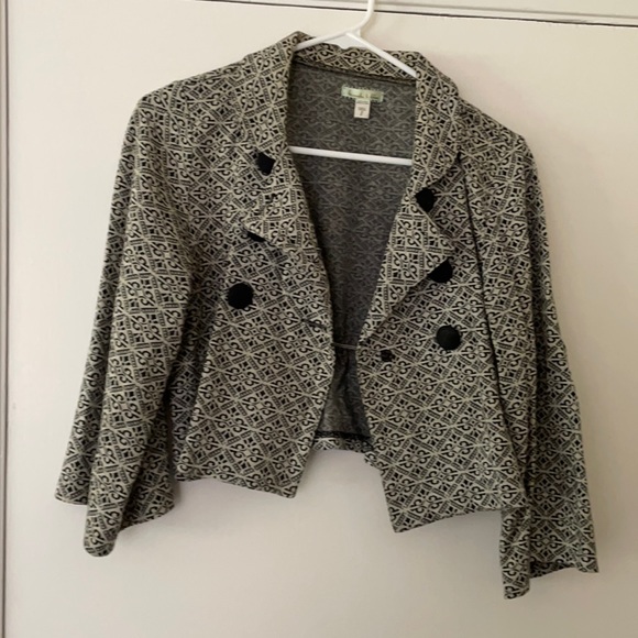 Cropped black and white jacket - Picture 1 of 6